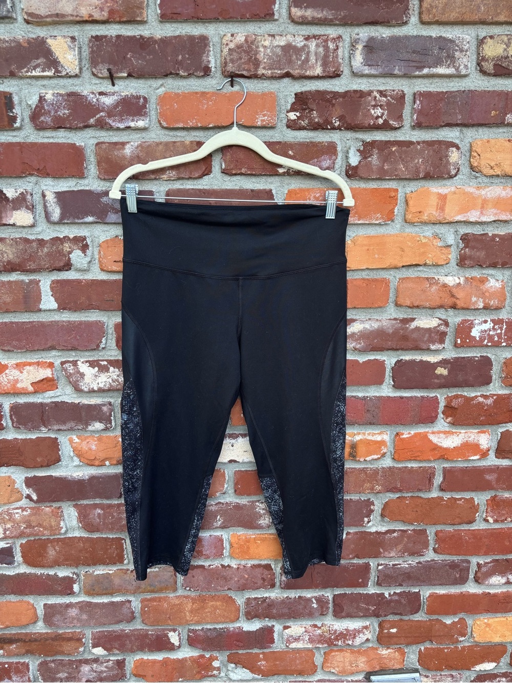 EUC Champion Cropped Leggings